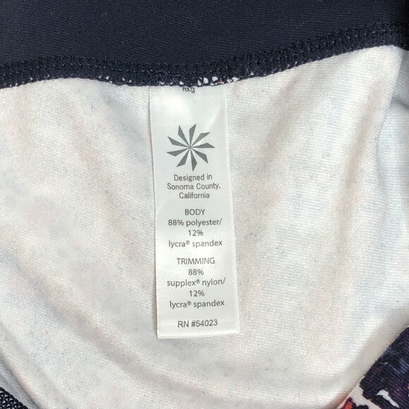 Athleta Salutation Sz M Leggings Paisley Floral Geo Navy Pattern Mid Rise Crop - Picture 7 of 8